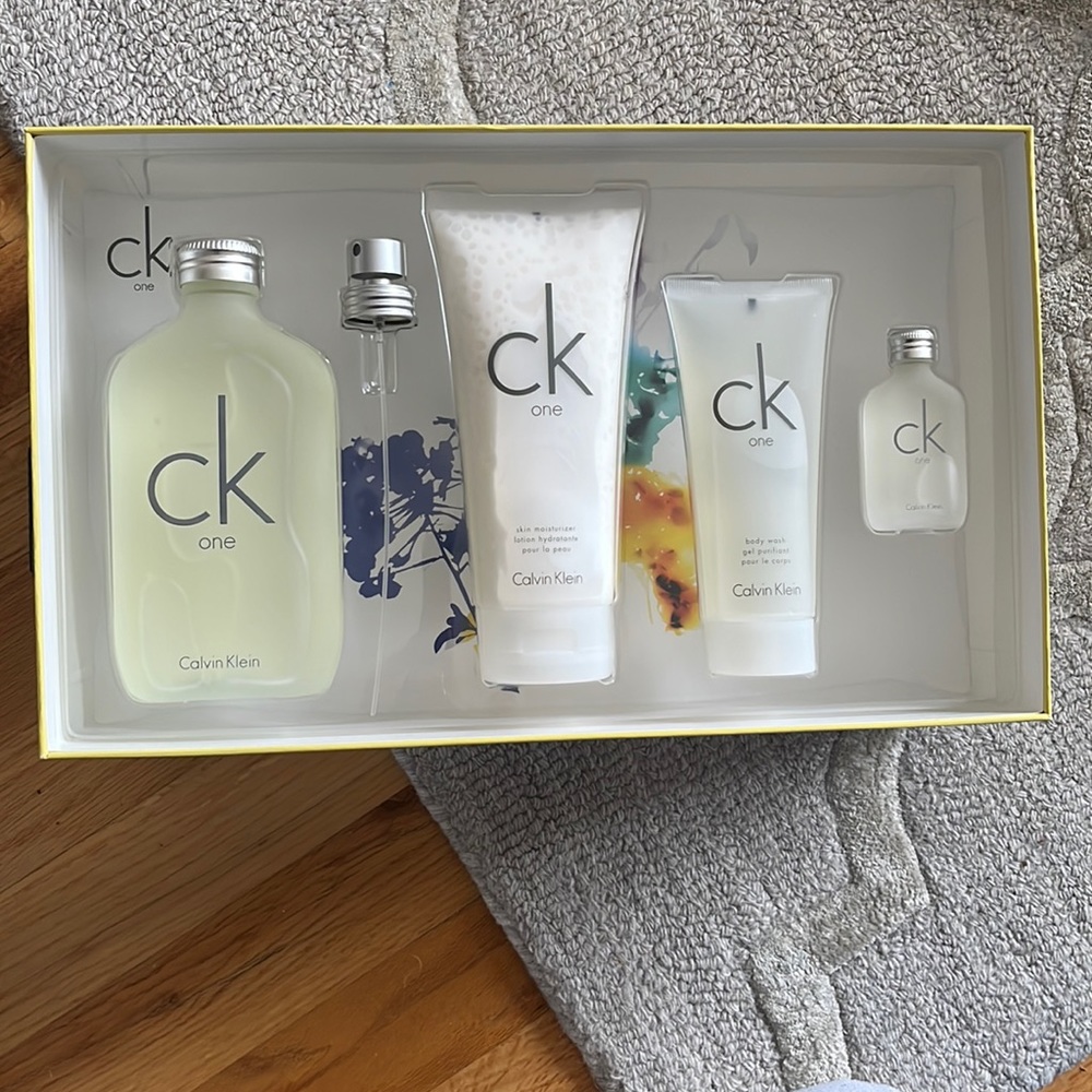 Brand new never used CK One perfume Set